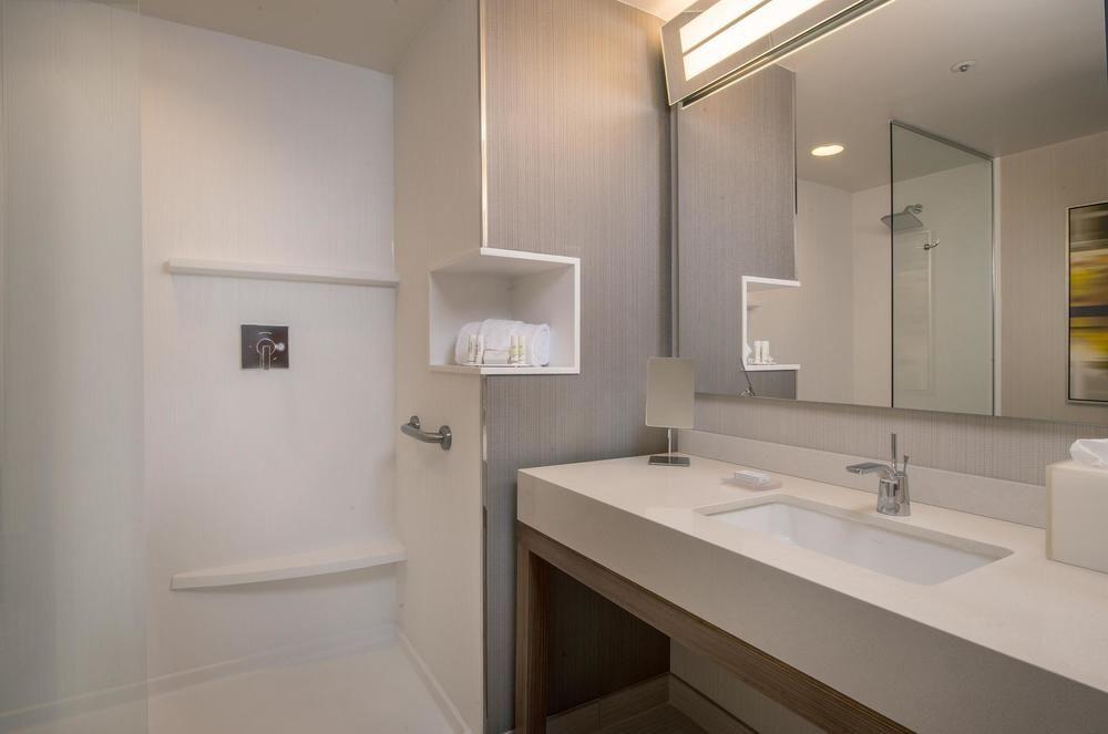 Courtyard By Marriott Winnipeg Airport Exterior foto
